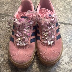 Adidas Men’s size 7 woman’s 8.5
